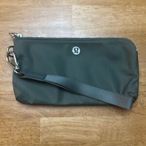Lululemon double zip wallet clutch, wristlet green